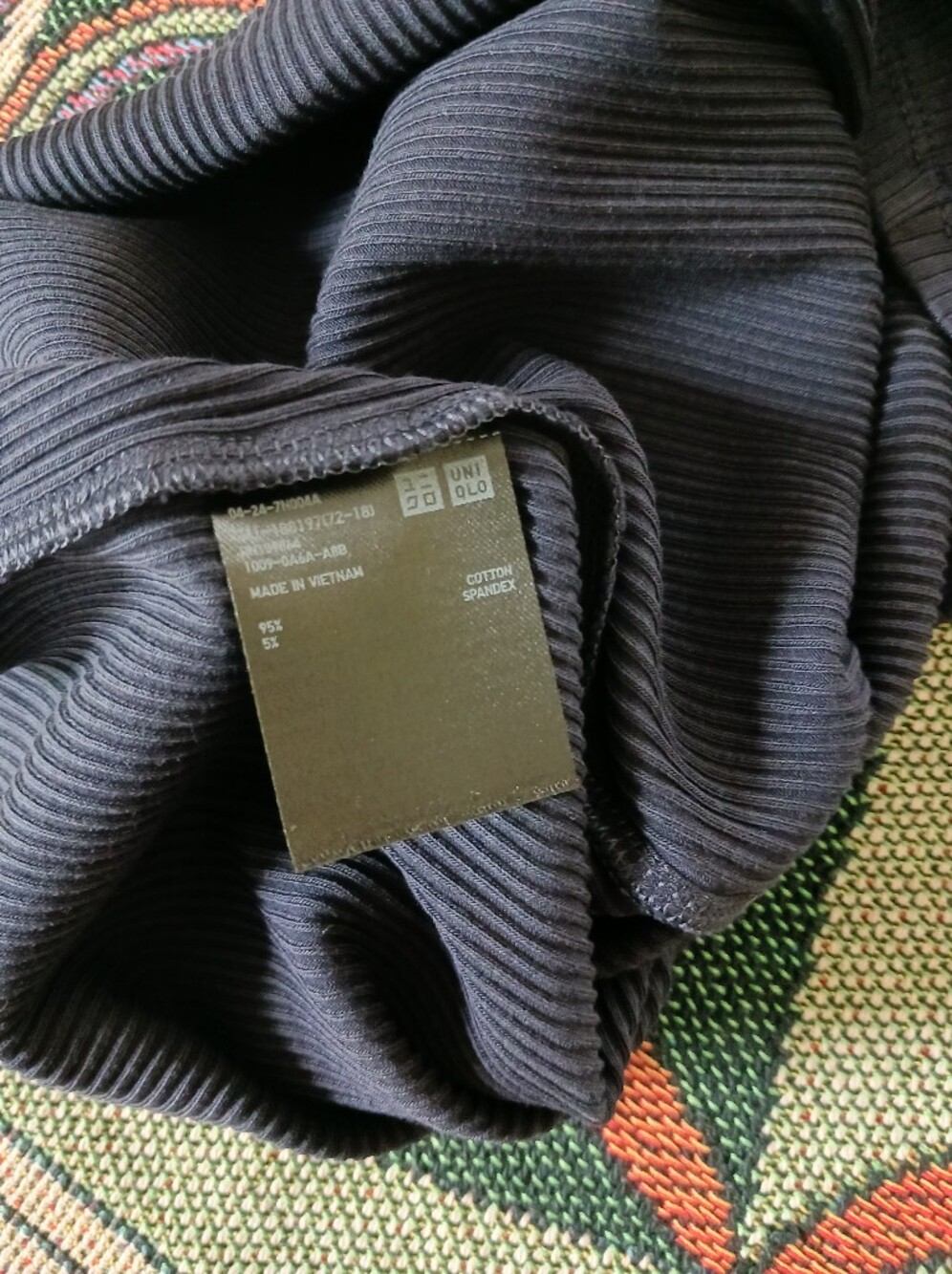 Uniqlo Supima Cotton Ribbed Tee - Picture 3 of 8